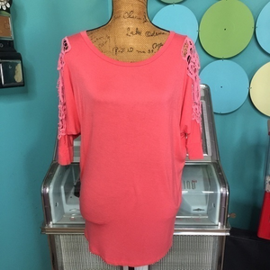 LESHOP Tunic w/ Lace Shoulder‎ Cut-outs - Cute & Casual